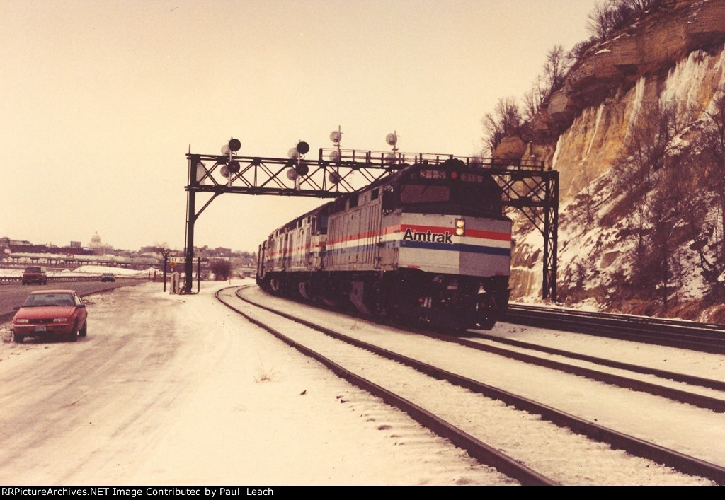 "Empire Builder" rolls east through Hoffman